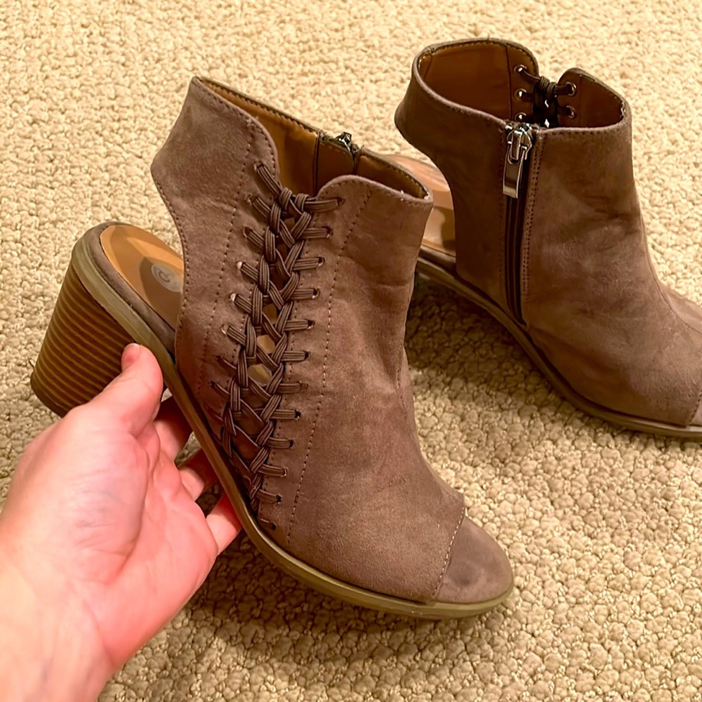 Brand New, Women’s Heels, Size 7, Dressbarn